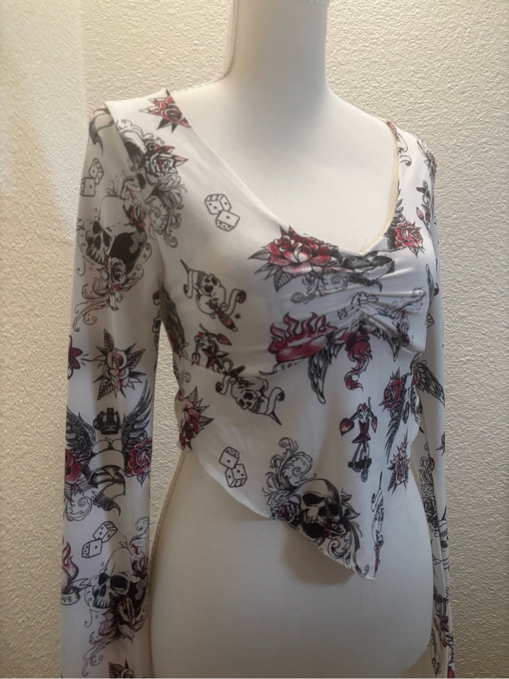 Streetwear Society White Long-Sleeve Crop Top with Red & Black Skull Print